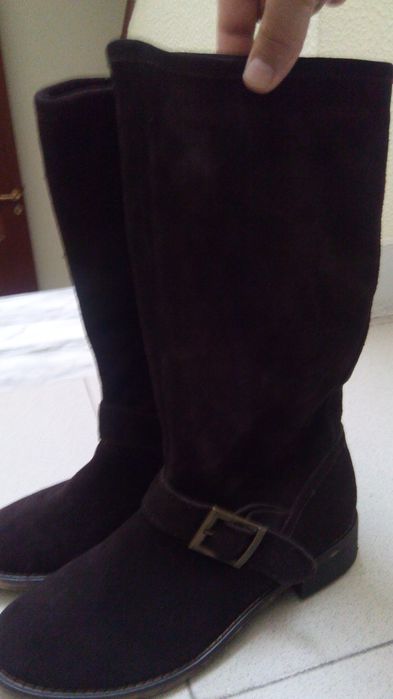 Botas em pele de camurça castanhas