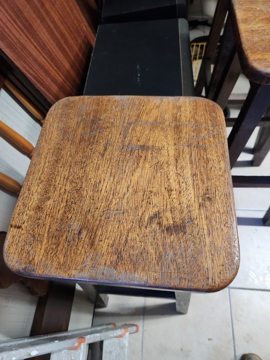 Conjunto de bancos altos