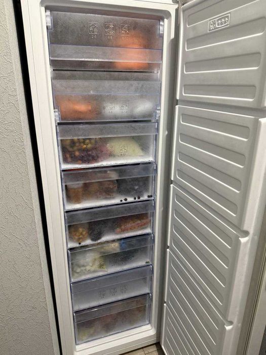 Морозильна камера Beko, No Frost