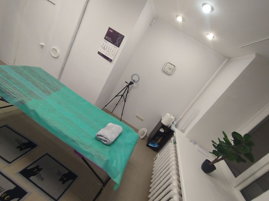 Здається два кабінета в центрі міста