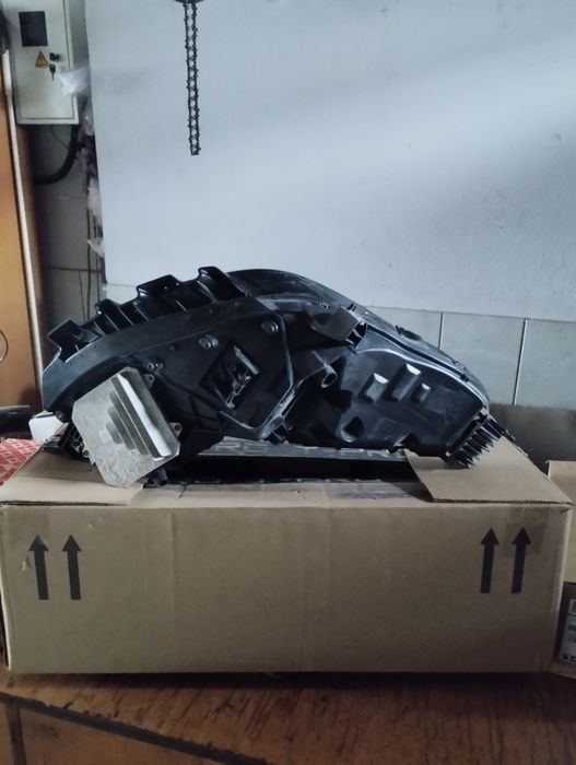 Продам фару Тесла м 3 ,ліва