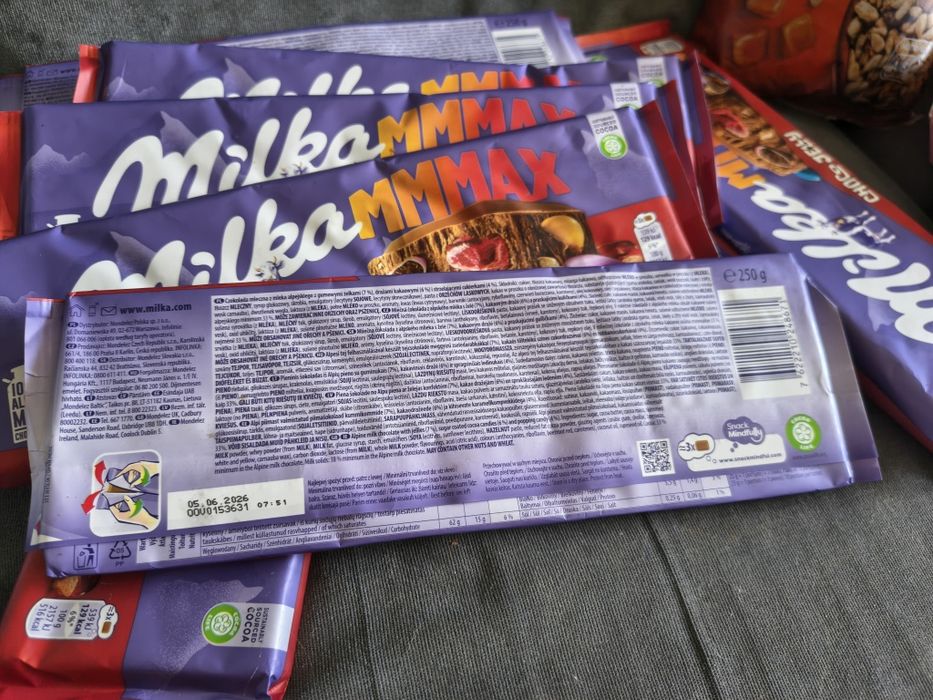 Cena za 10 szt! Milka MMMAX czekolada mleczna Choco Jelly 2500 kg z cukierkami strzelającymi
