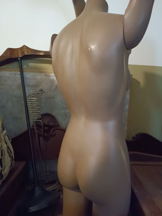 Manequim feminino de loja