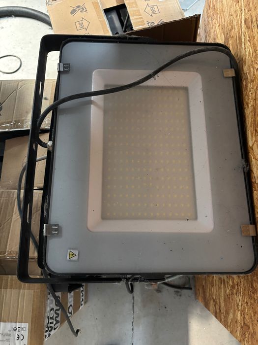 Focos de luzes para campo de padel