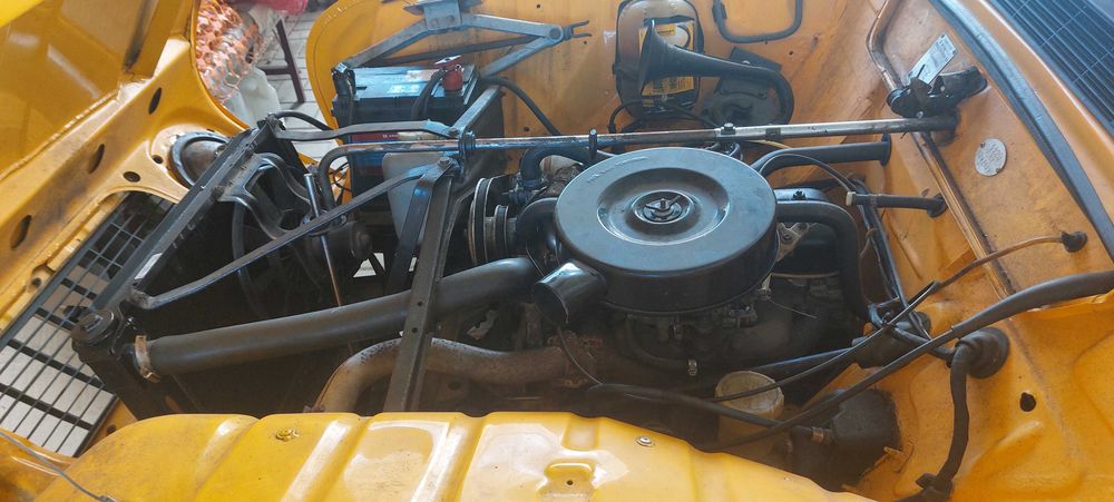 Renault 4 GTL -- 3750€ -- 1988 -- caixa 5 velocidades, motor musculado. Aceito retoma de moto 4 de marca japonesa, com acertos da minha parte.