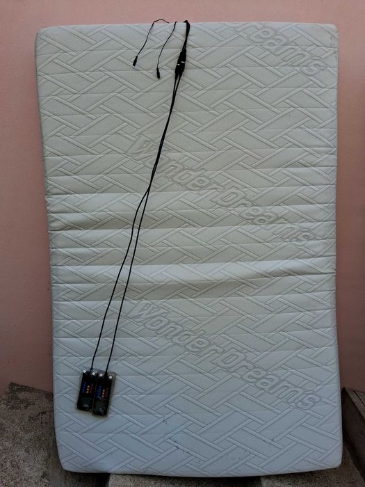 Cama com articulação electrica, mais colchão electrico.Medidas 175x115