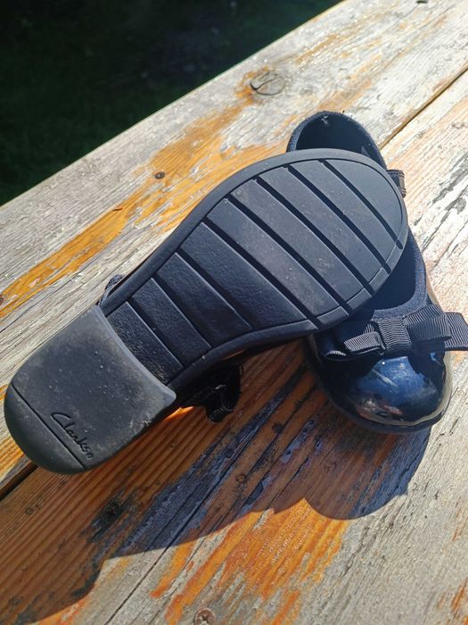Туфлі чорні лакові 29 р. для дівчинки Clarks