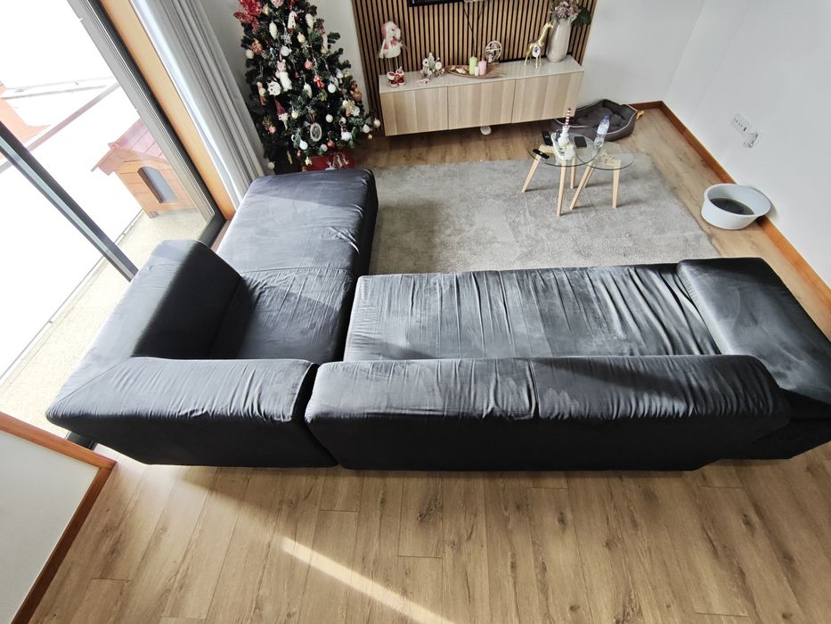 Sofá Aquinos preto com chaise longue