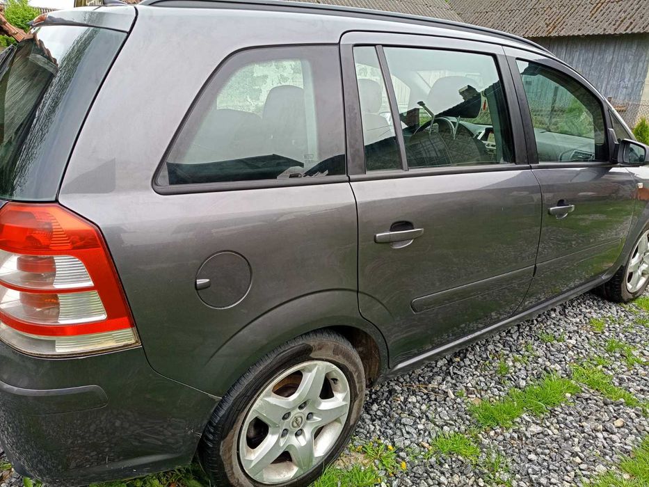 Продаю авто opel zafira 2008