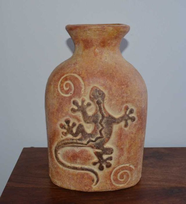 Jarro em terracota com lagarto, feito no México