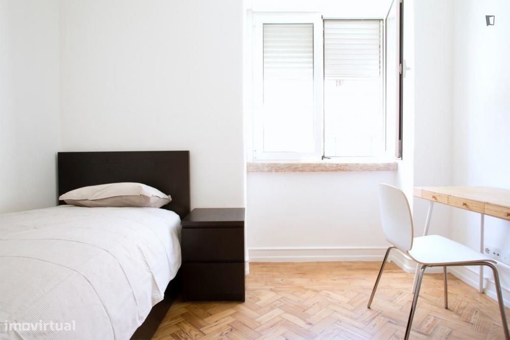 Quarto - localizado em Santa Apolónia Lisbon