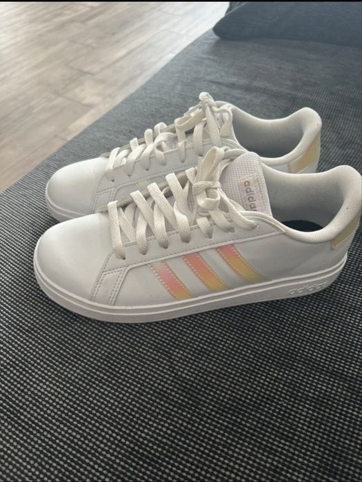Tenis adidas 38