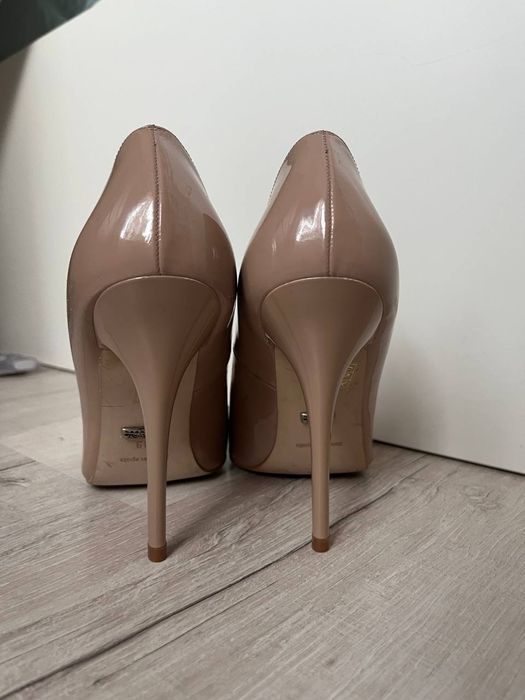 Туфлі лаковані  39 розмір