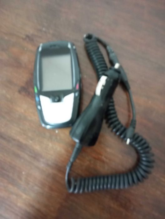 Telemóvel antigo Nokia.