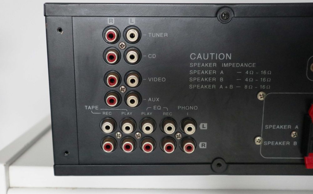 Усилитель UNIVERSUM V-155 Германия JVC RX-206BK Япония