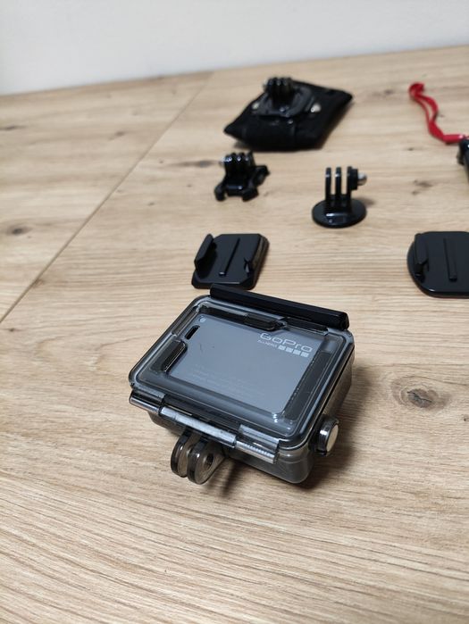Kamera GoPro Hero+ z akcesoriami i kartą pamięci