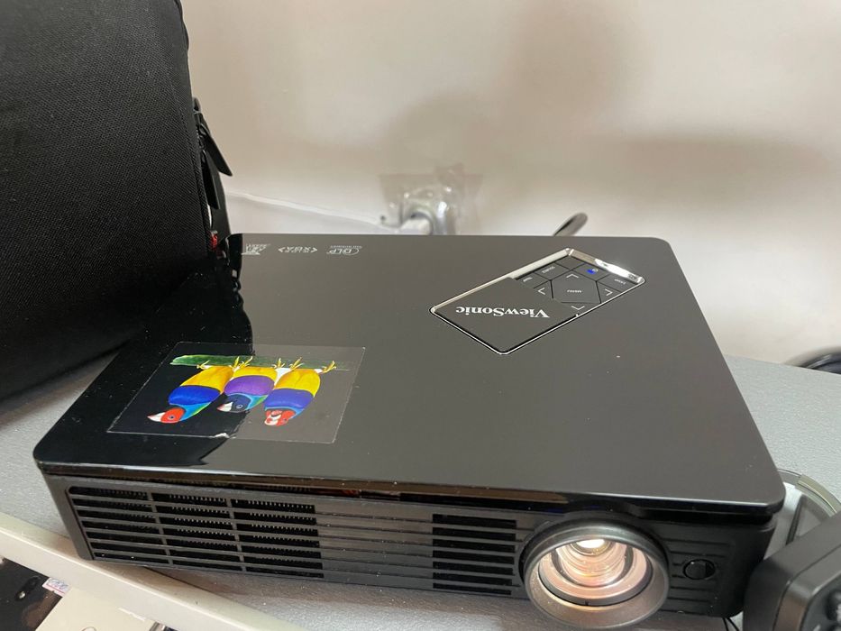 DLP-проєктор ViewSonic PLED-W599.