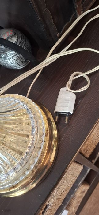 Kryształowa lampa stołowa vintage – mosiądz, grawerowany kwiat