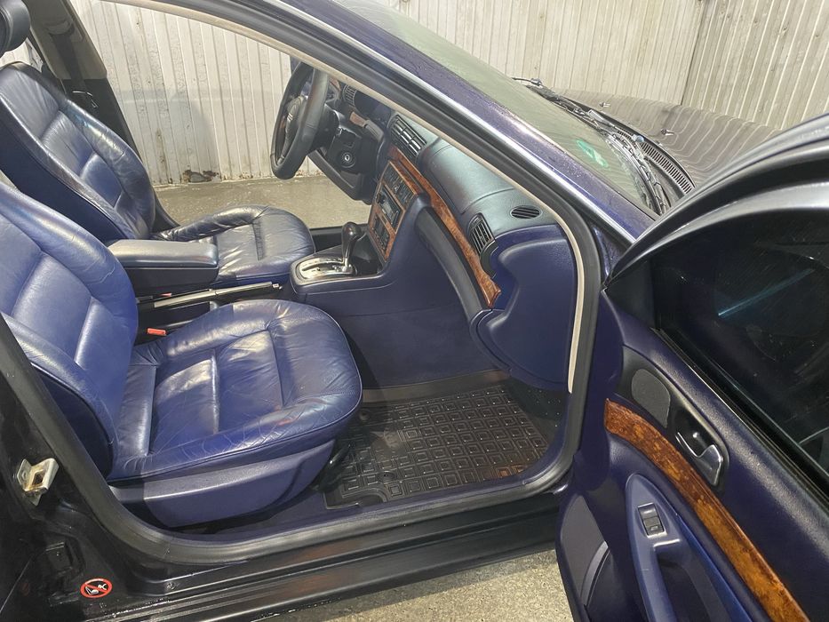 Адекватному покупцю буде торг біля авто !
Ваші пропозиції мені не цікави, кому дорого листайте мимо беріть корчі Вкладуйте в них купу грошей і порахуйте тоді чи дорого чи ні!!!
Тільки з переоформленням, Можна через дію, можна через МРЕО, можна доручення на місяць! 
 Авто заїхало в Україну в кінці 21-го року було розмитнене за купу грошей .
 Кузов В Задовільному стані підфарбовувався тільки капот все інше в рідній фарби .
 Пробіг рідний мотор працює чудово мінялися прокладки під клапанними кришками обслуговувався ремінь ГРМ помпа термостат Роліки натяжителі питань більше ніяких не має робити нічого там не потрібно автомат в прошлому році за 1200$ перебрався повністю. Стойки в круг всі поміняні передок Ричагів всі поміняні тормоза також перебиралися акумулятор добрий лобове без тріщин кожа ціла по салону працює кожна кнопочка Фаркопом нічого не тягали