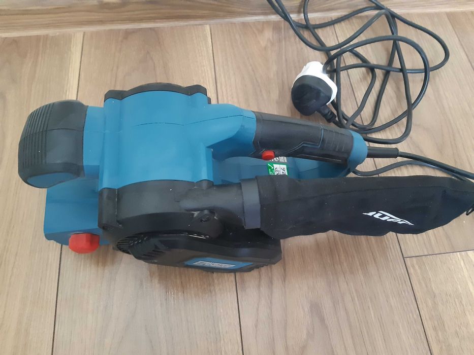 Szlifierka taśmowa Erbauer EBS950 950W + TORBA