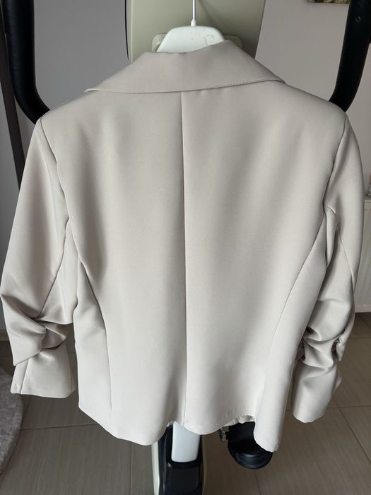 Damska marynarka beżowa