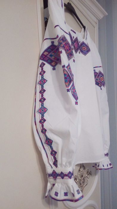 розкішна нова жіноча вишиванка SVARGA