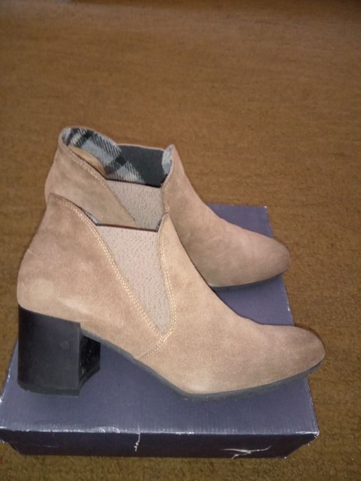 Ботинки жіночі р.40