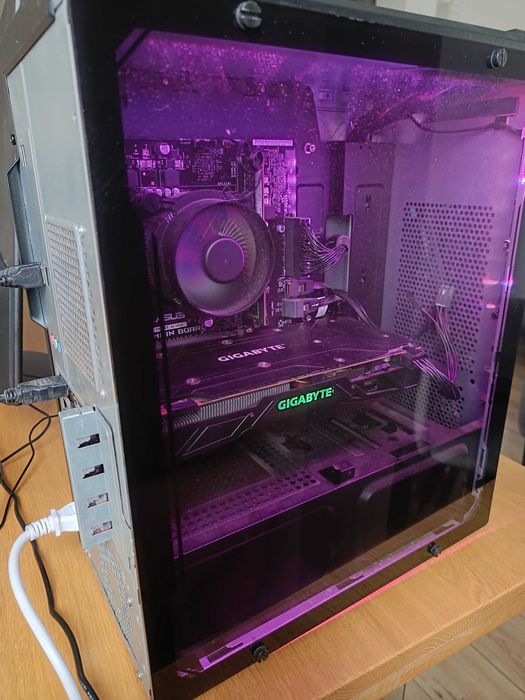 Komputer do gier Asus ROG STRIX z monitorem 32