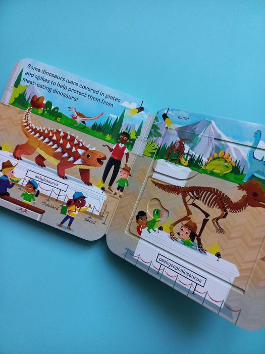 Peek-a-Flap Dino. Книга з подвійними віконцями про динозаврів