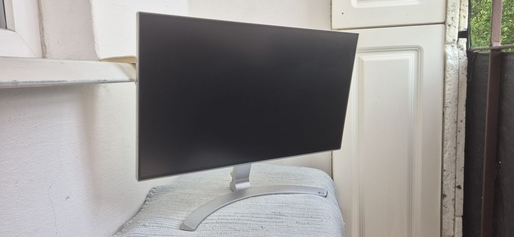 Monitor LG 24cale