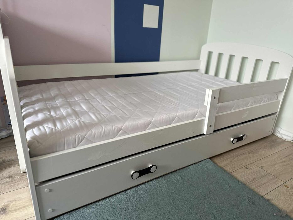 Łóżko dziecięce drewniane