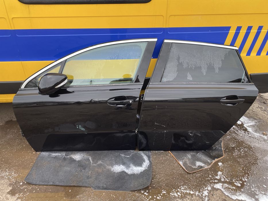 Ліва дверька Пежо 508 sw