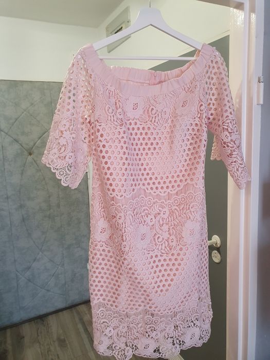 Sukienka koronkowa pudrowy róż na różne okacje