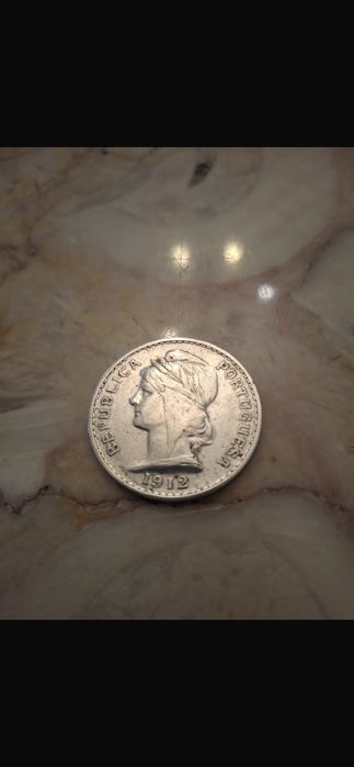 é uma moeda portuguesa de 50 centavos de prata, emitida entre 1912 durante a República Portuguesa.