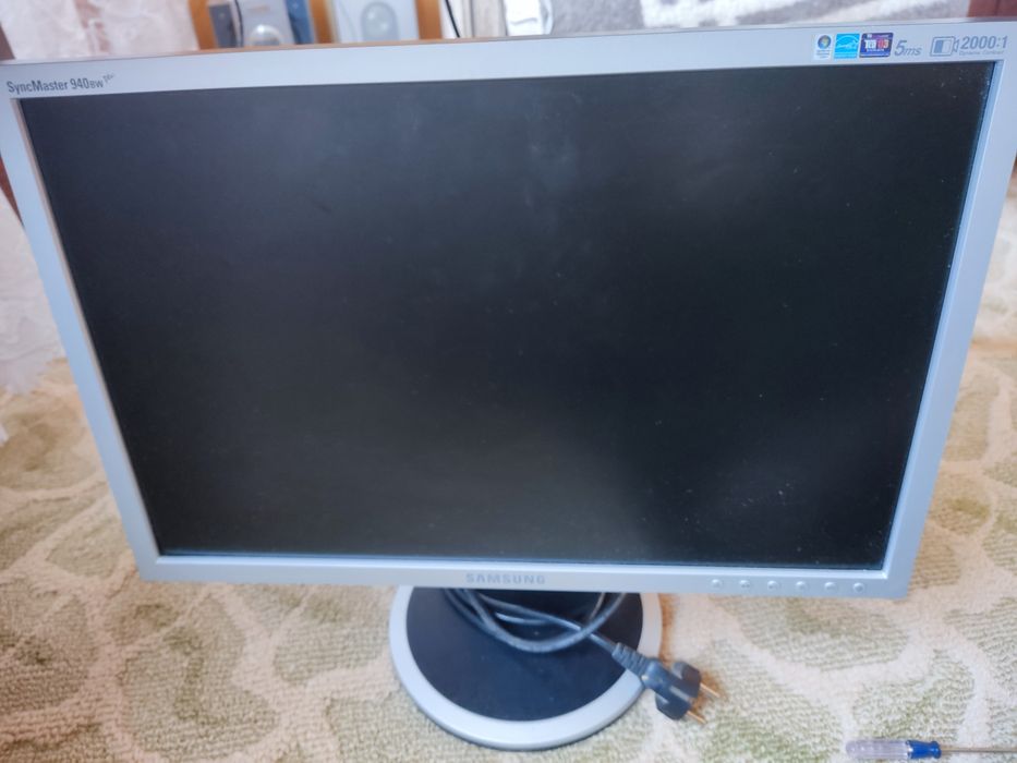 Продаю власний комп'ютер в зв'язку з тим, що купив собі ноутбук.