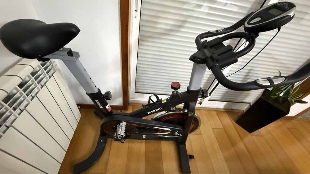 Bicicleta estatica. Como nova446031890964828163