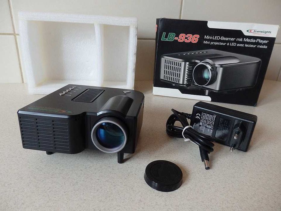 Kolorowy Mini Projektor SceneLights LB-936.