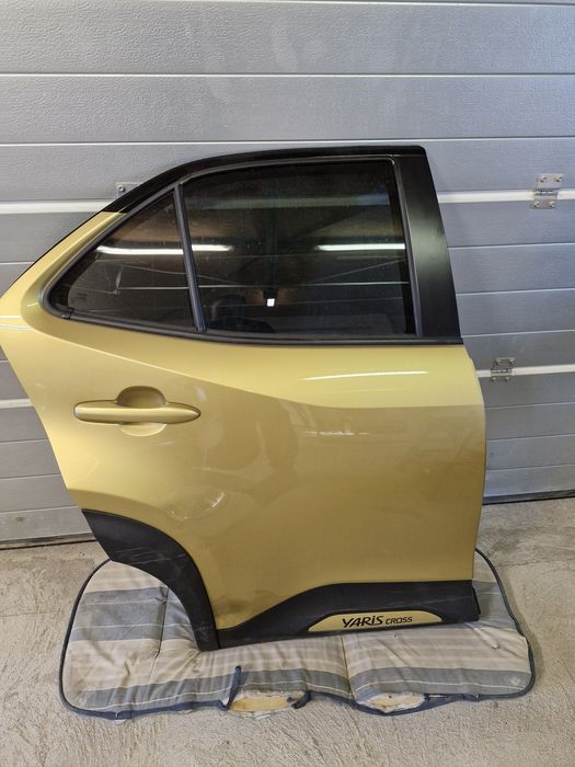 Drzwi prawy lewy tył Yaris Cross
