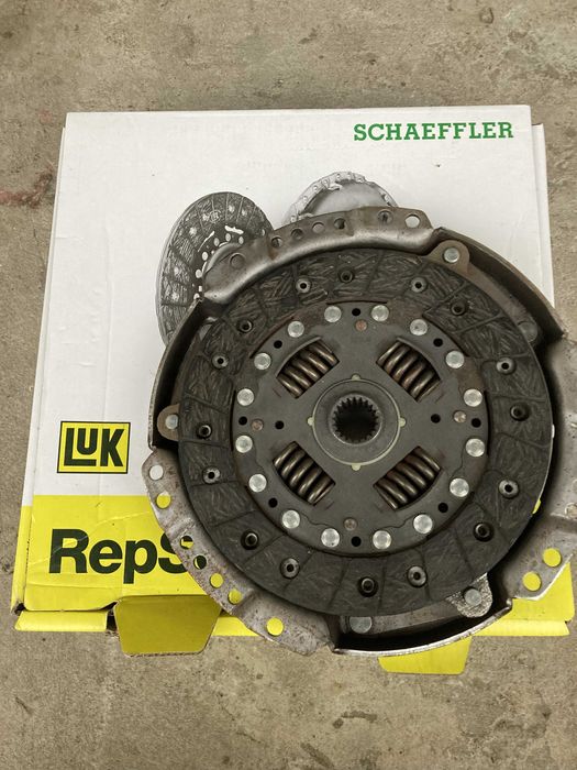 Комплект зчеплення (luk) Toyota Corolla E120