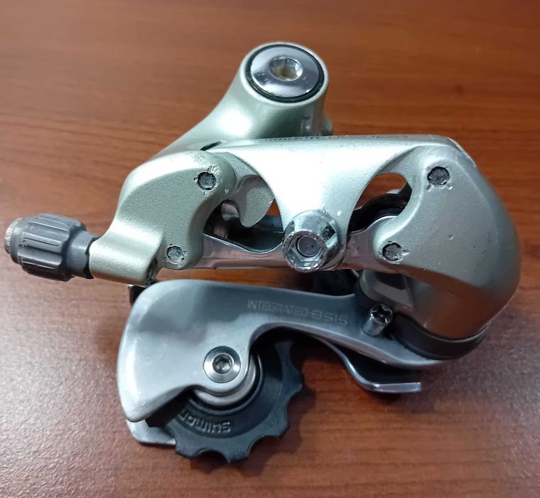 Przerzutka tylna Shimano 105 symbol RD-1056 w ładnym stanie