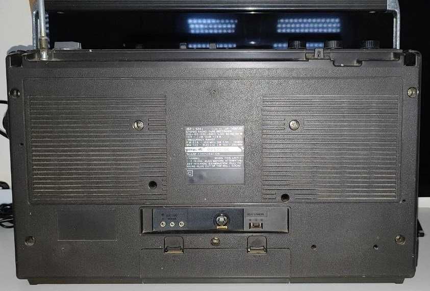 Radio Vintage Sharp GF-6060 FM SW MW LW