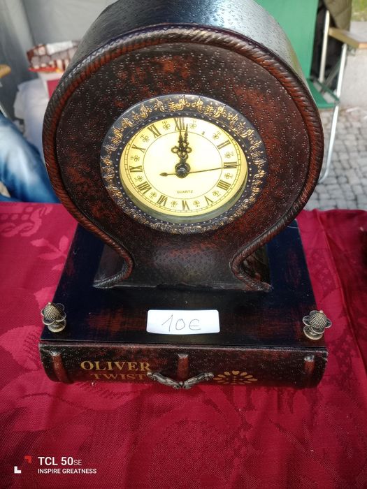 Relógios a imitar o antigo com gavetas .10€ cada um. São novos