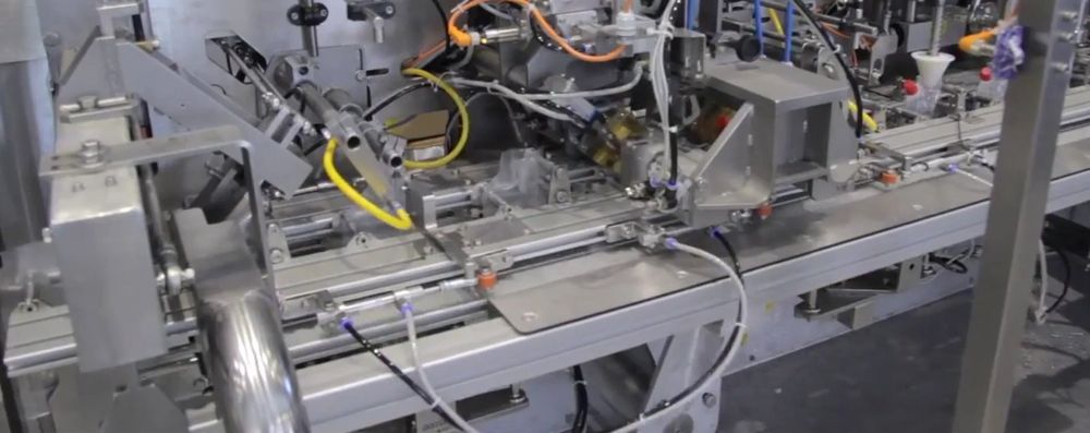 Автоматическая линия для фасовки в пакеты дой пак.Фасовка дой пак.