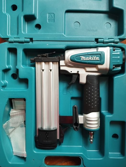 Нейлер пневматичний Makita AF505N