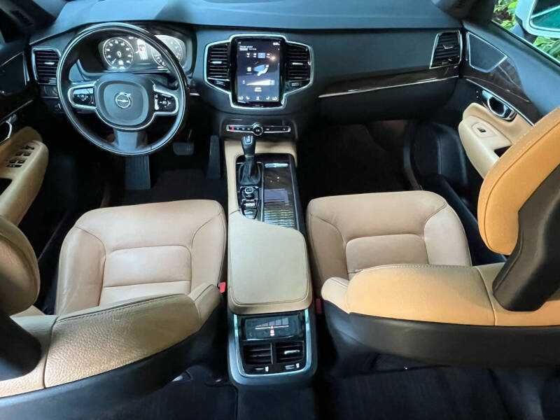 2017 Volvo XC90 Momentum