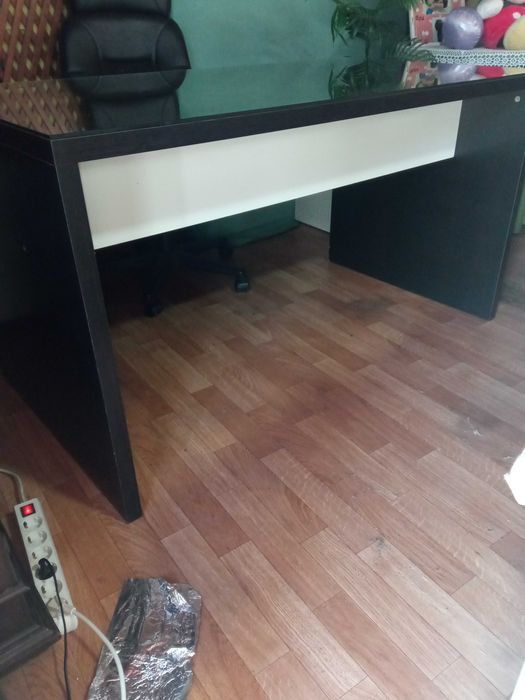 Secretária com vidro