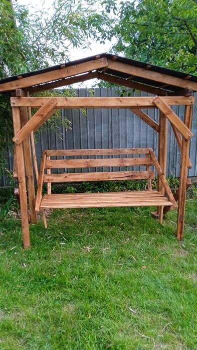Гойдалка,альтанка,садова мебель.
