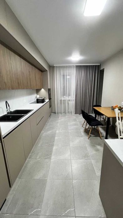 Без%  Продам простору 4х кім кв 125, 5м2  по вул. Вишняківська 13.