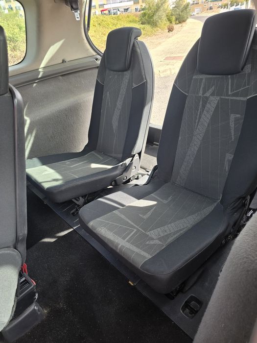 Renault grand scenic 7lugares 1.5dci 105cv — photo 5