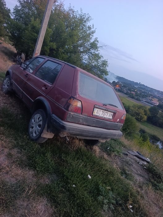 Продам гольф 2 цілий або поагригатно 1.3 бенз находу